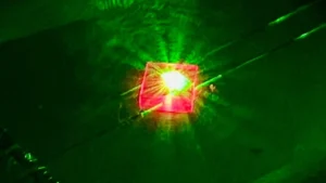 A mais recente inovação em cristais do tempo pode expandir os limites conhecidos da mecânica quântica. (Crédito da imagem: WashU)